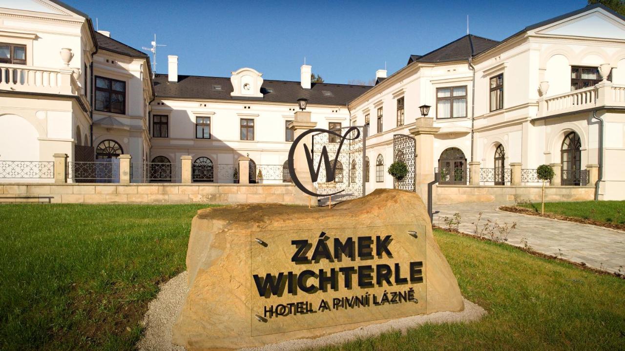 Zamek Wichterle - Hotel A Pivni Lazne Slavicin Eksteriør bilde